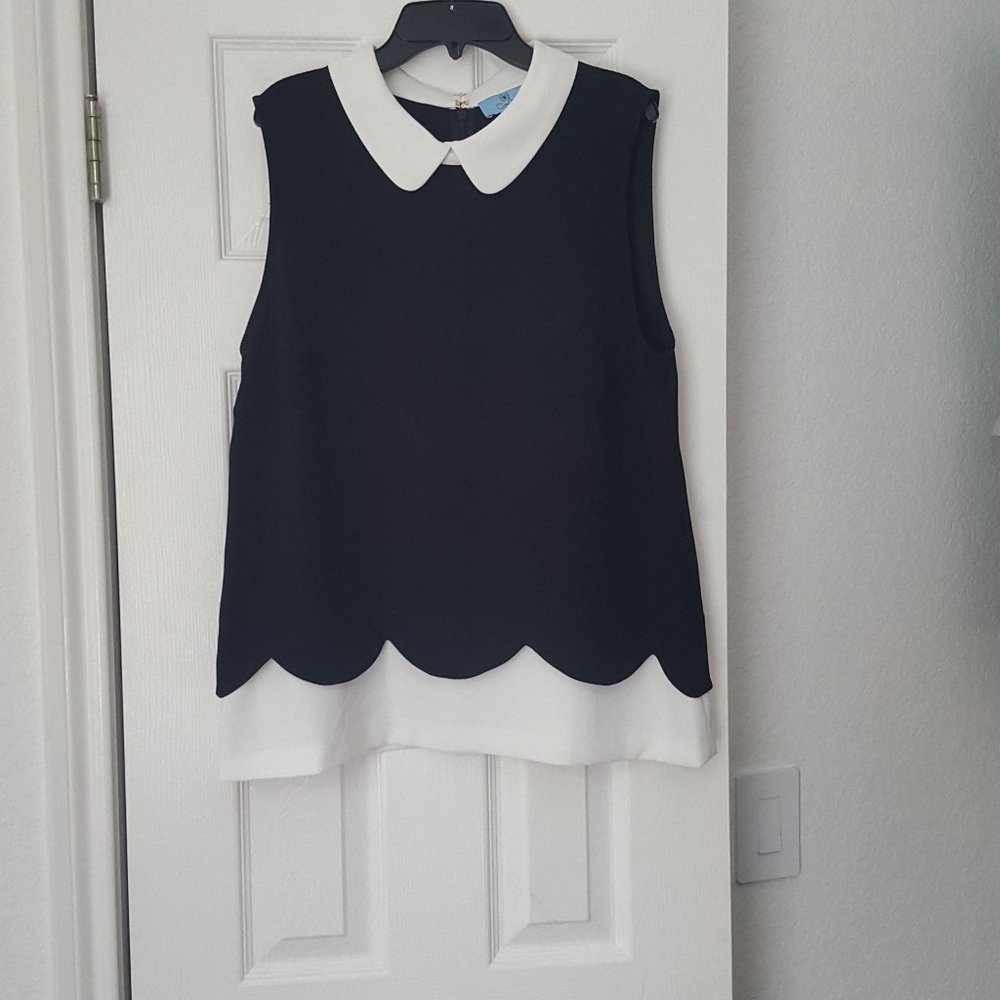 Cece black and white top